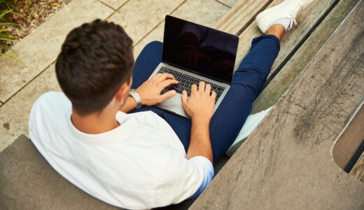 ネットワークエンジニアの副業は稼げる？必要スキルや案件獲得方法も紹介